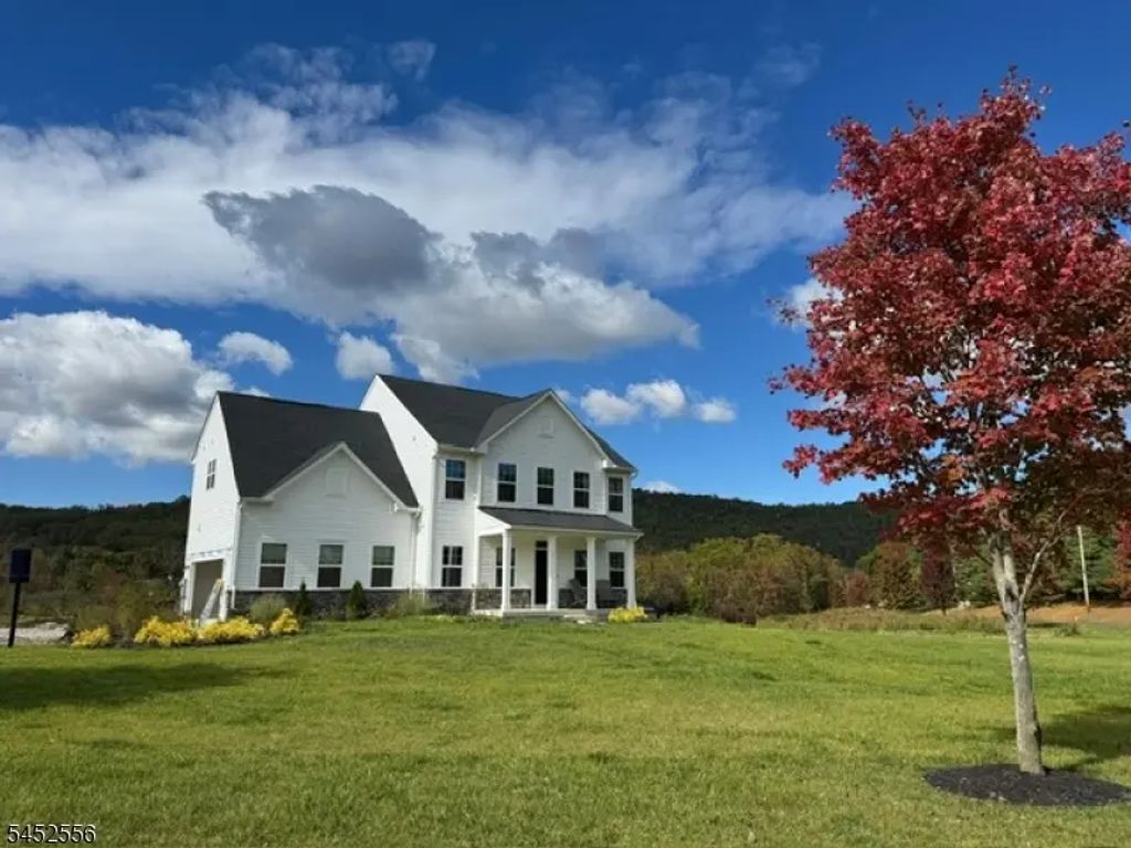 2 Drake Ct, Washington Twp.