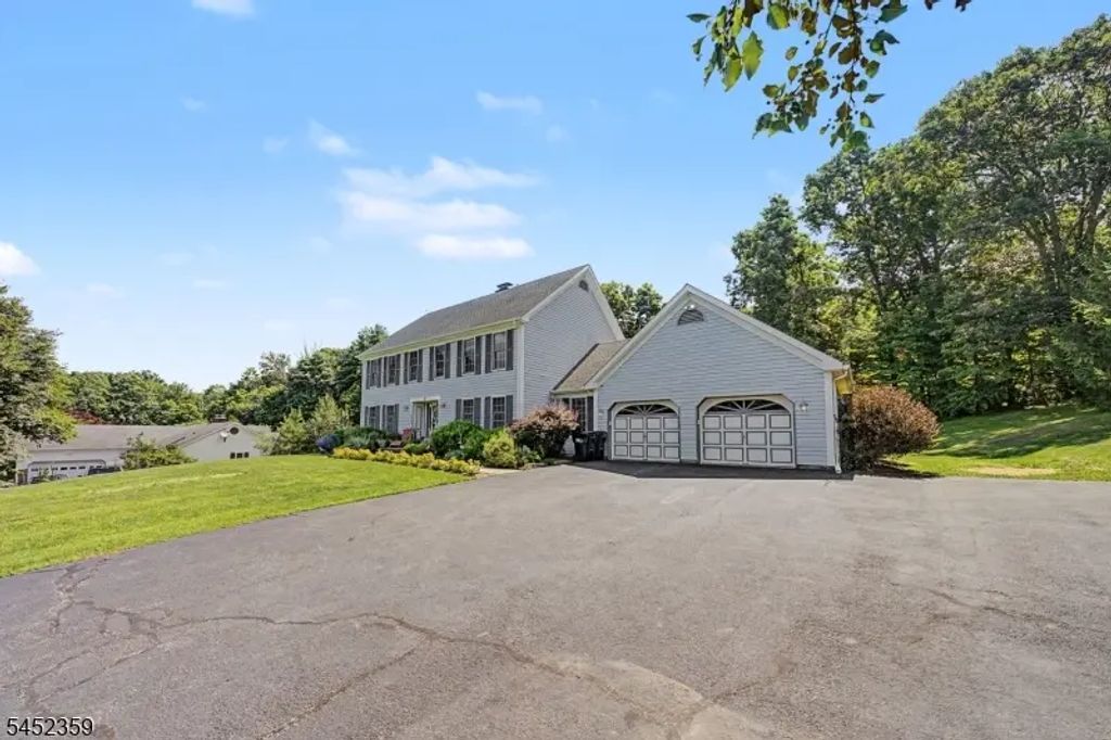 38 Dyer Rd, Wantage Twp.