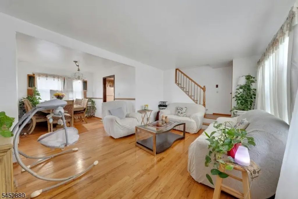48 Doherty Dr S, Clifton City