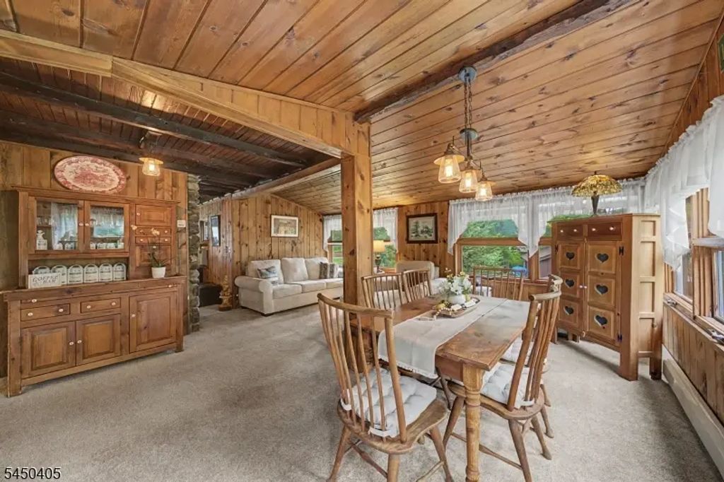 21 Shawnee Trl, Sparta Twp.