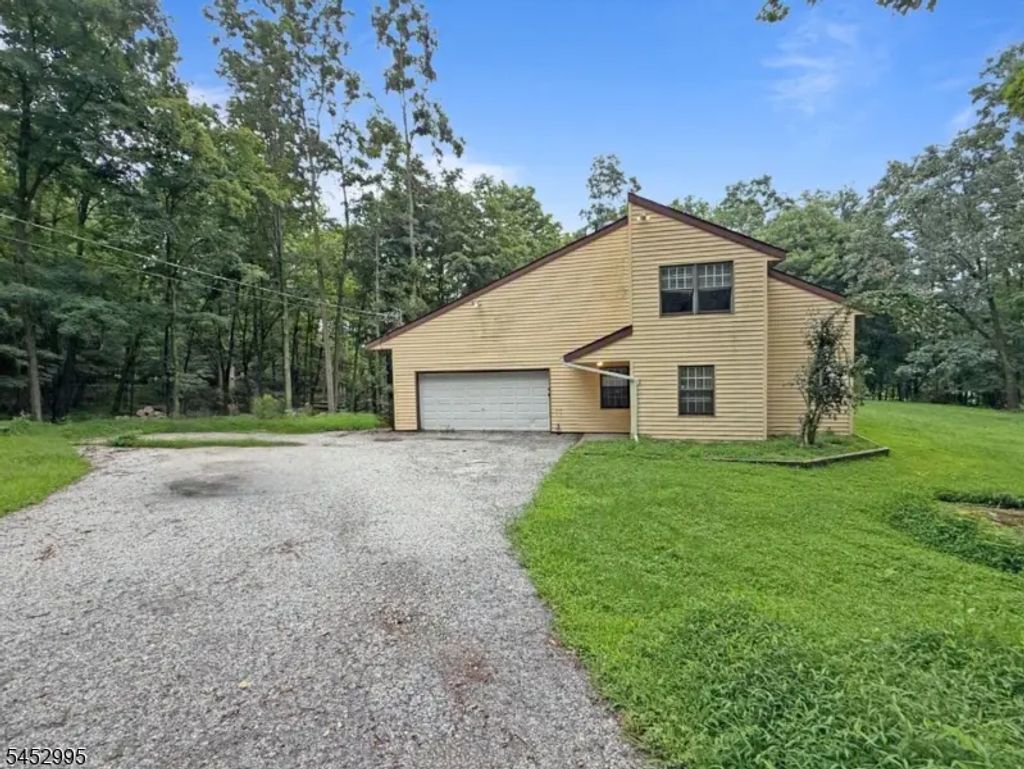 38 Deckertown Tpke, Wantage Twp.