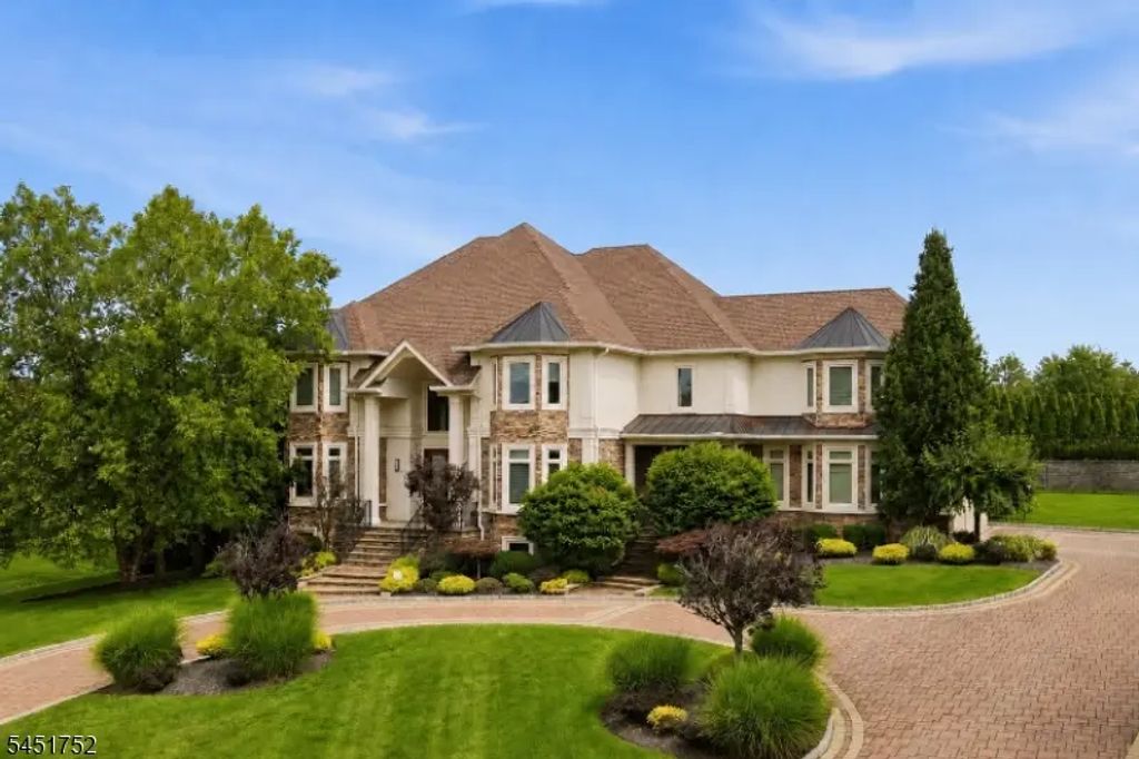 14 Michele Lane, Livingston Twp.