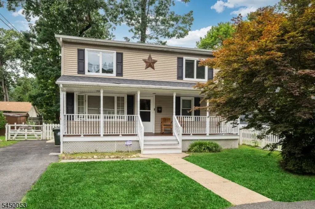 23 1st St, Mount Olive Twp.