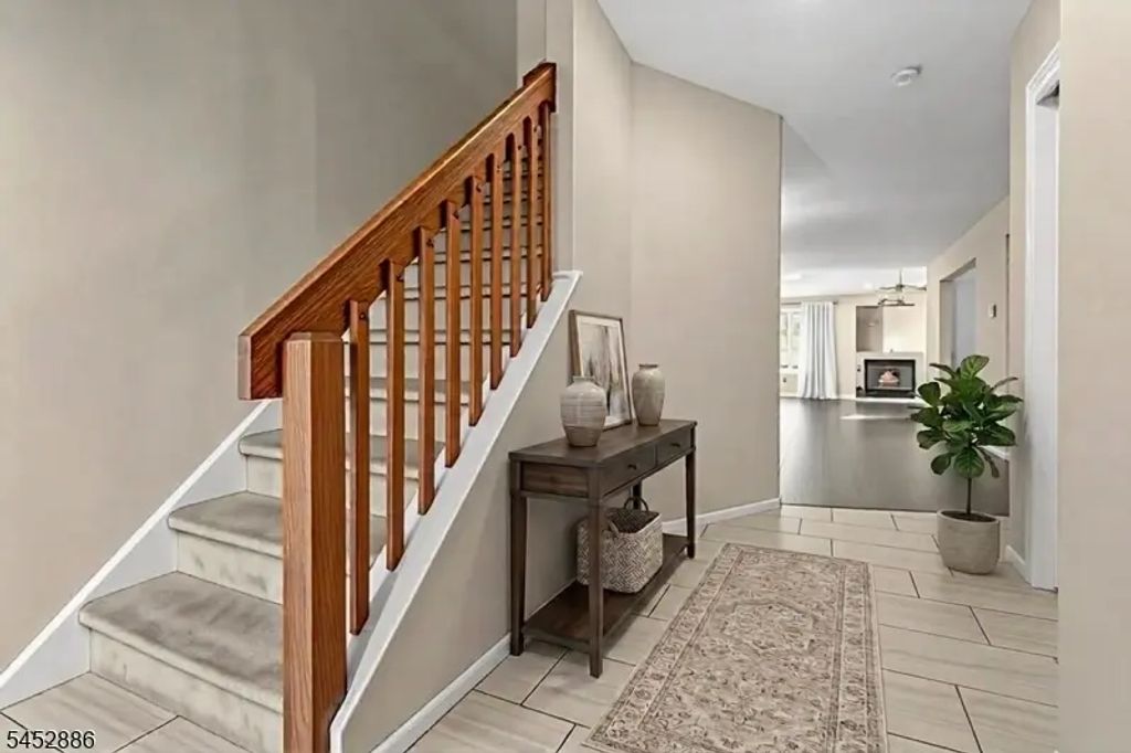 6 Elm Ter, Raritan Twp.