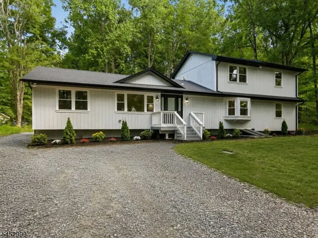 7 Winding Way, Vernon Twp.