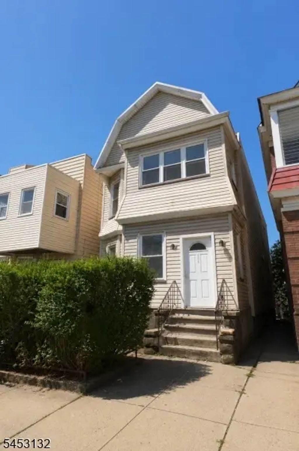 143 Pearsall Ave, Jersey City
