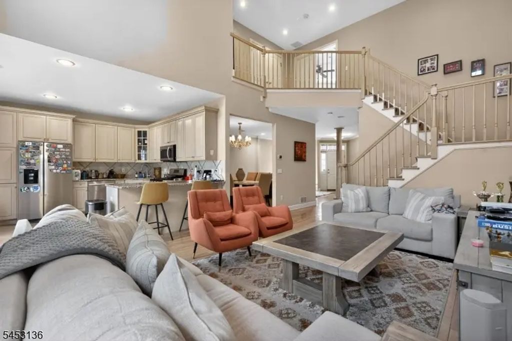 70 Winged Foot Dr, Livingston Twp.