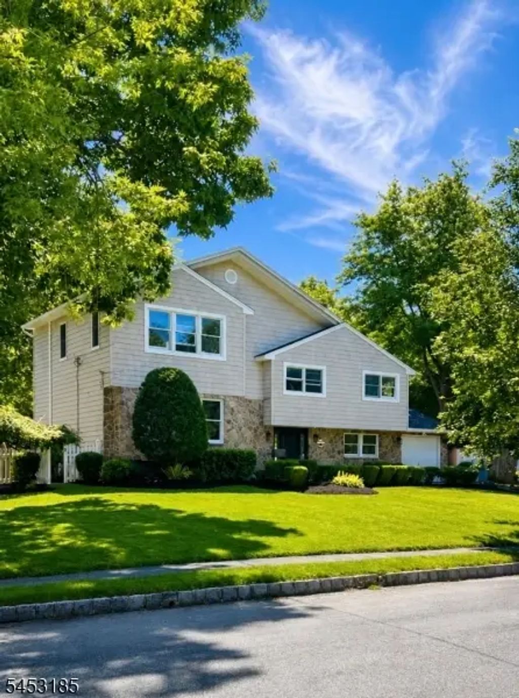 38 Billingsley Dr, Livingston Twp.