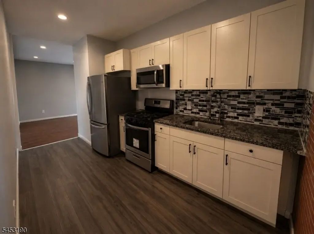 35-37 Lentz Ave, Newark City
