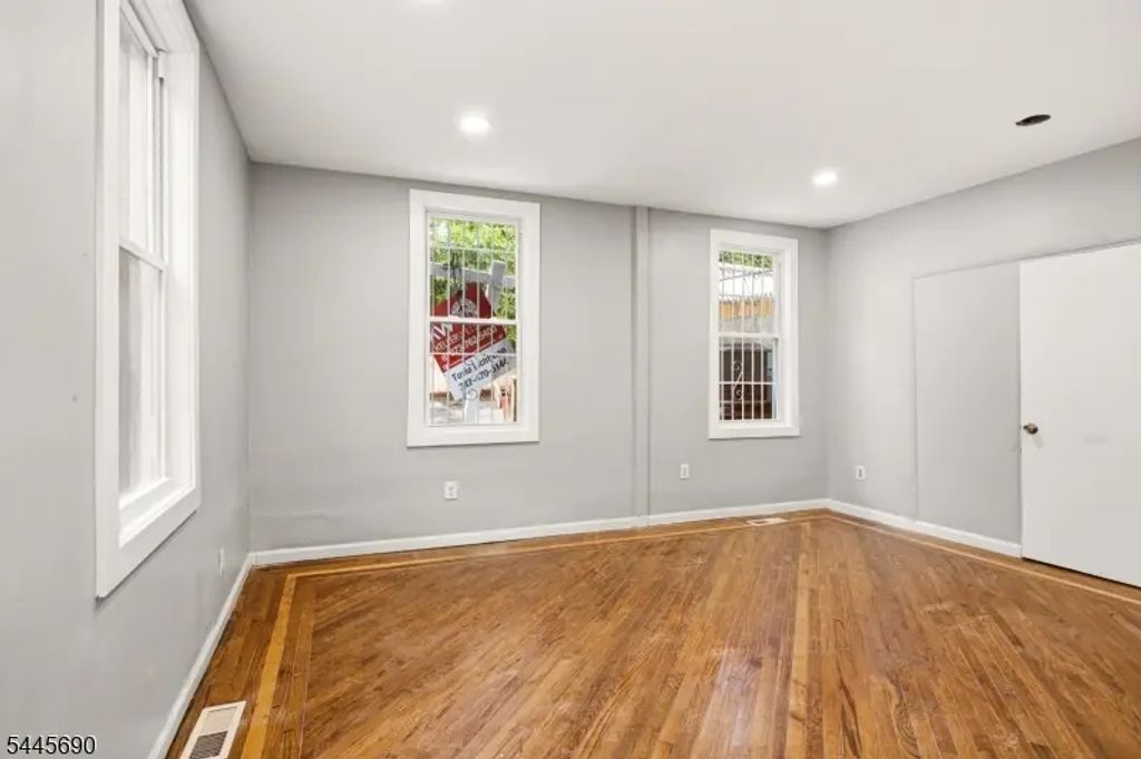 65 Highland Ave, Newark City