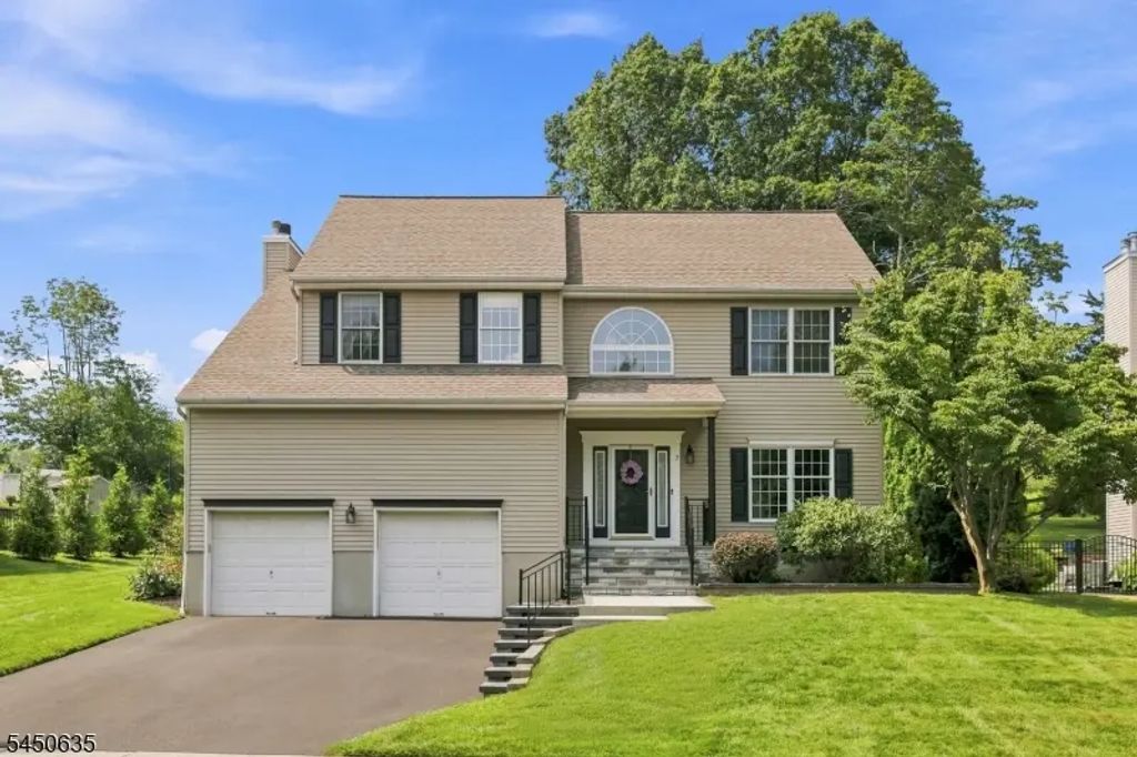 7 Lazarus Dr, Roxbury Twp.
