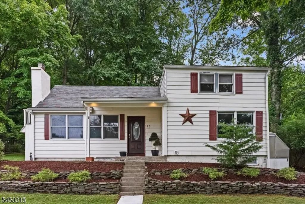 52 Hilltop Trl, Sparta Twp.