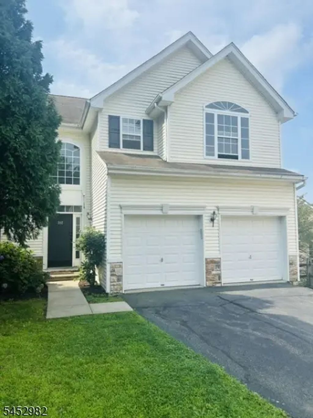 312 Winding Hill Dr, Mount Olive Twp.