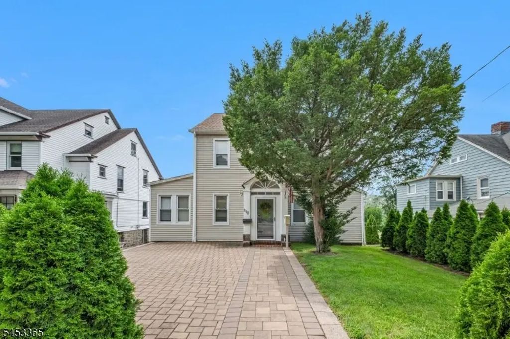 113 S Morris, Dover Town