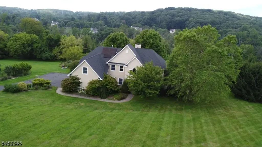 199 County Road 517, Tewksbury Twp.