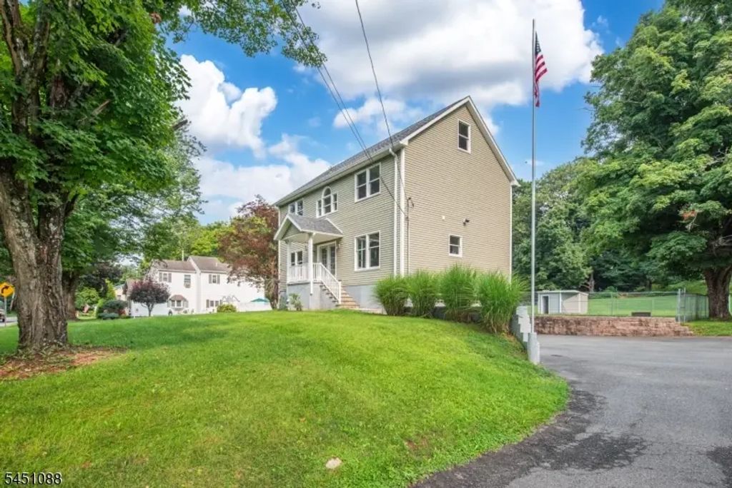 157 Halsey Rd, Hampton Twp.
