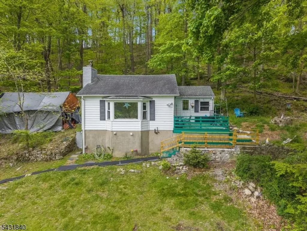 32 Hoffmans Crossing Rd., Lebanon Twp.