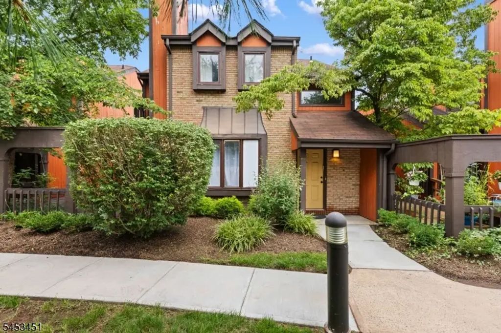142 Riverbend Dr, North Brunswick Twp.