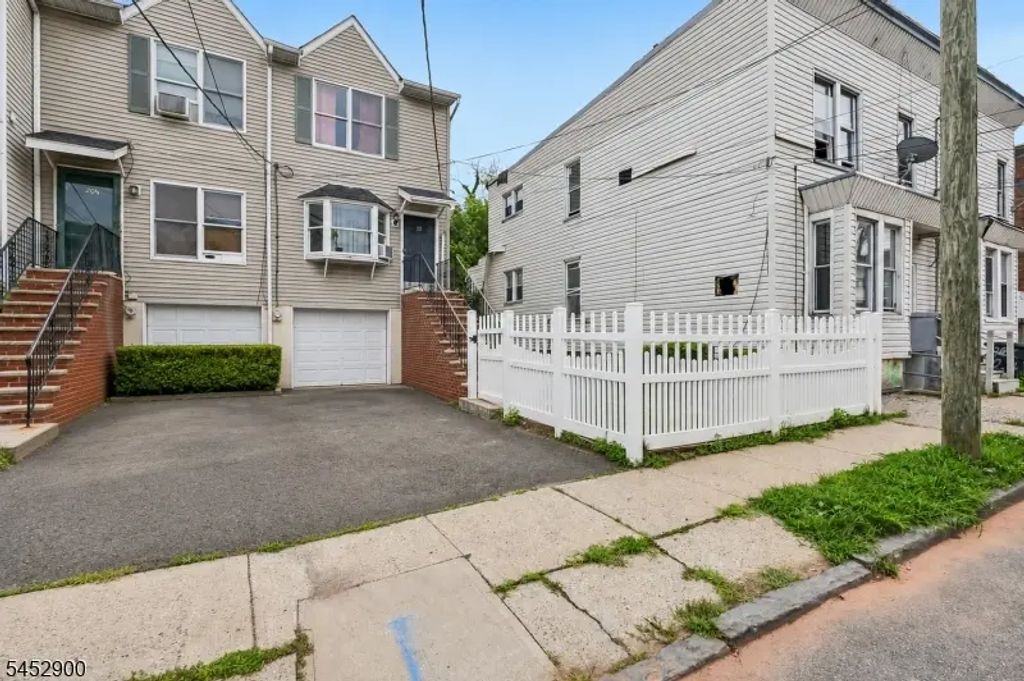 22 Hecker St, Newark City