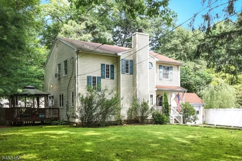 36 Maple Lake Rd, Kinnelon Boro