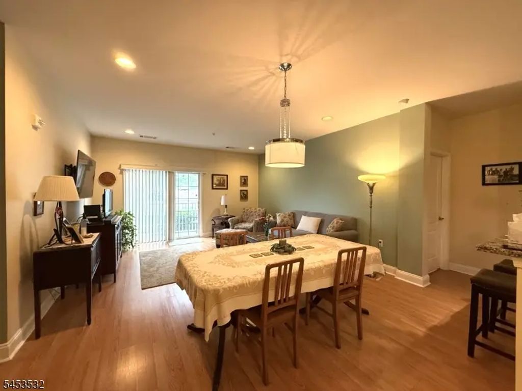 2113 Ramapo Ct, Riverdale Boro