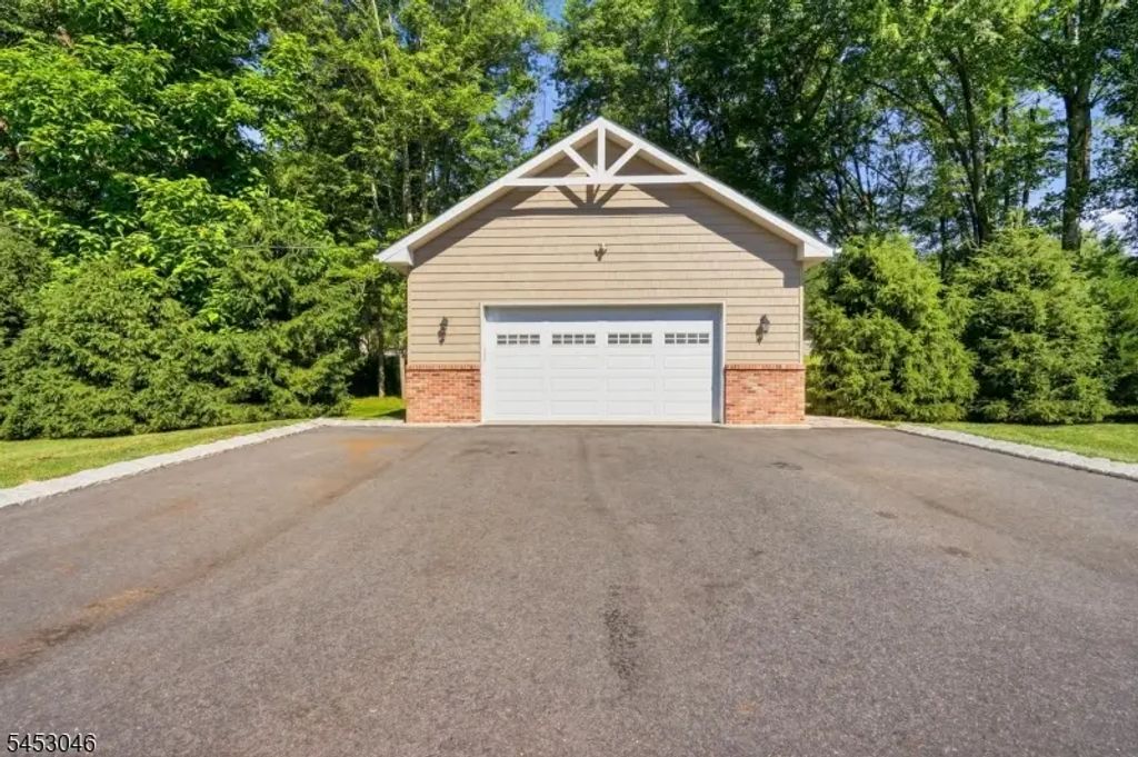 65 Washington Valley Rd, Warren Twp.