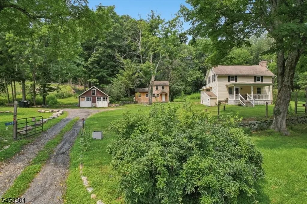 135 Millbrook Rd, Hardwick Twp.