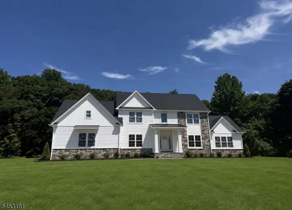 4 Highland Meadows Road, Pohatcong Twp.