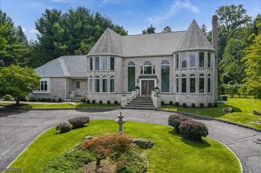 42 Lambert Dr, Sparta Twp.