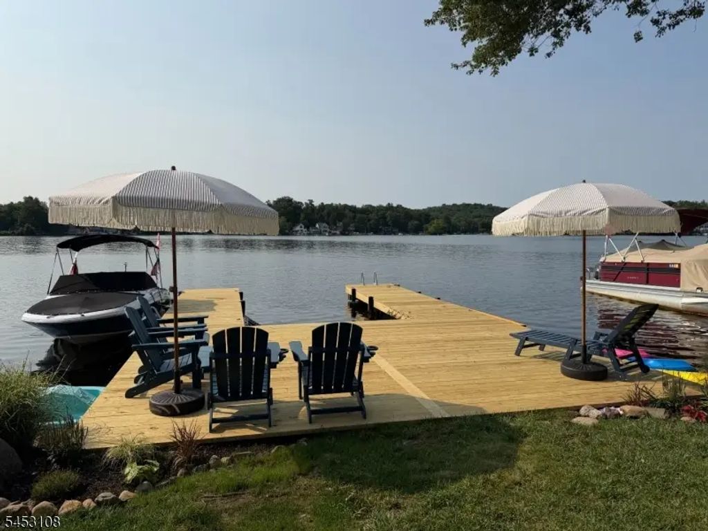 19 Meteor Trl, Byram Twp.