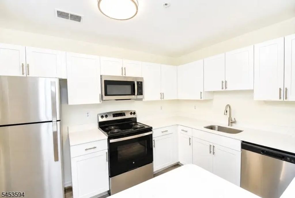 1311 King Ct, Green Brook Twp.