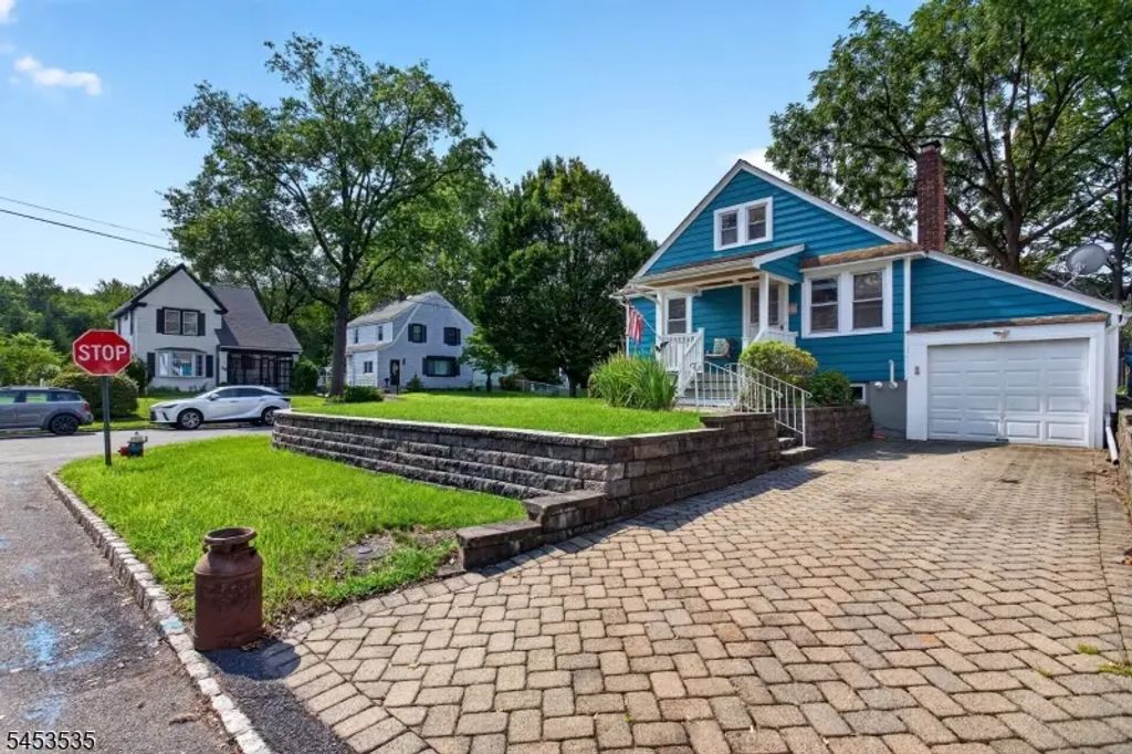 1 Perry Pl, Springfield Twp.