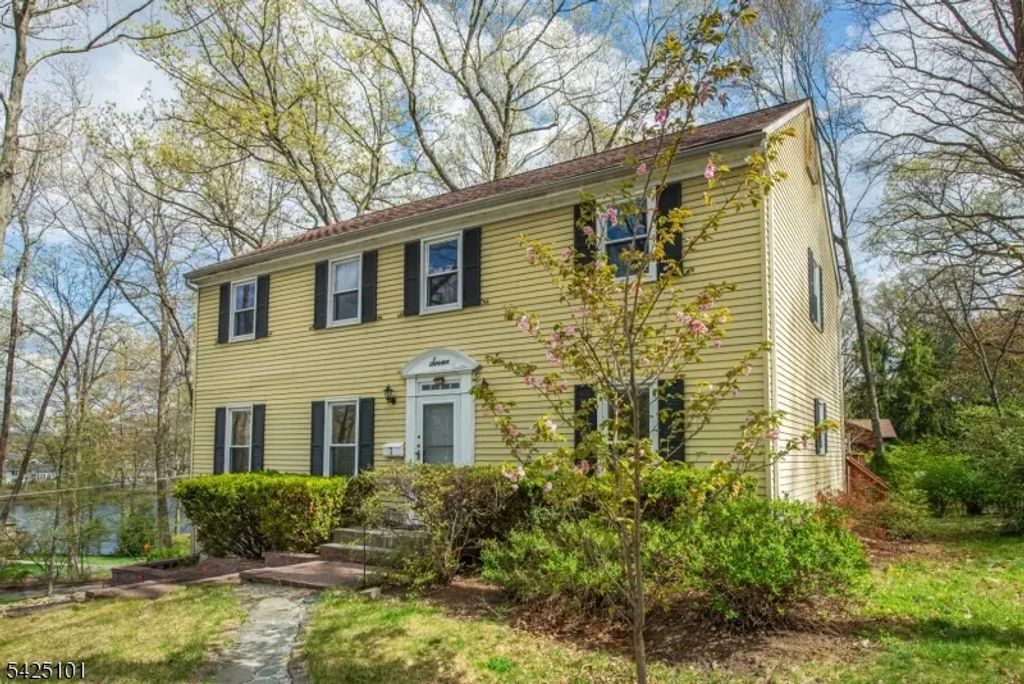 7 Fernwood Trl, Mountain Lakes Boro