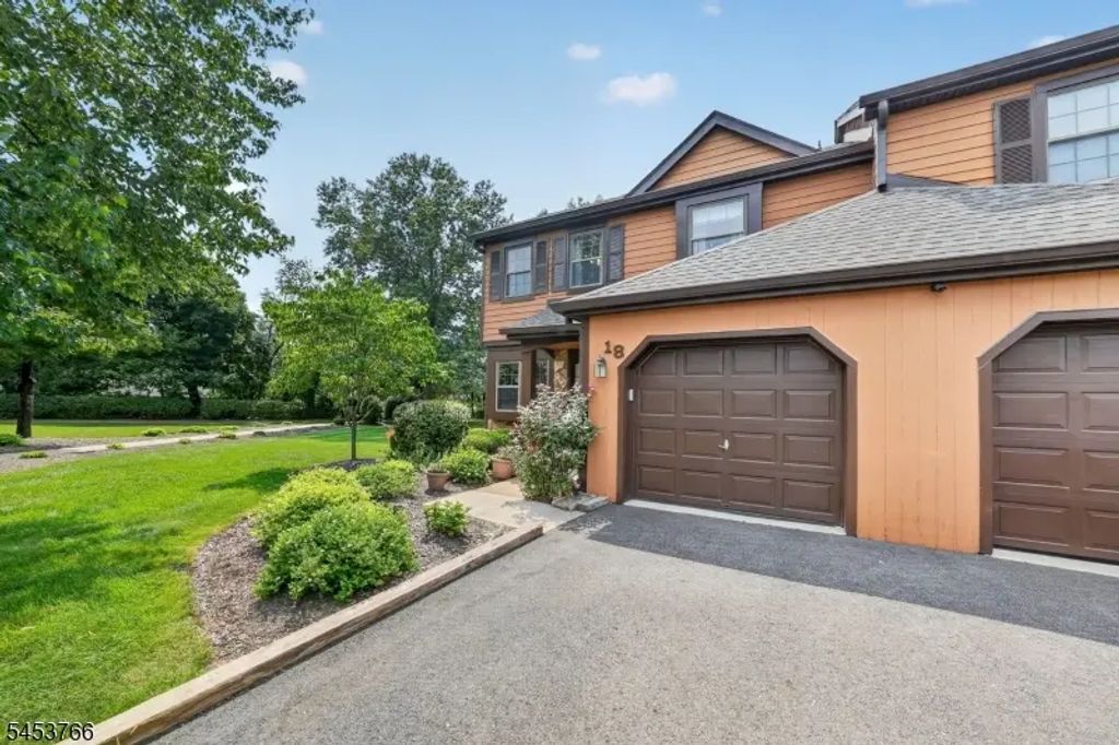 18 Estate Rd, Hillsborough Twp.