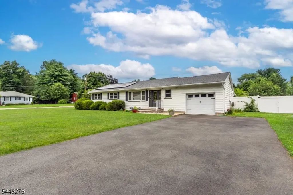 7 Bari Dr, Roxbury Twp.