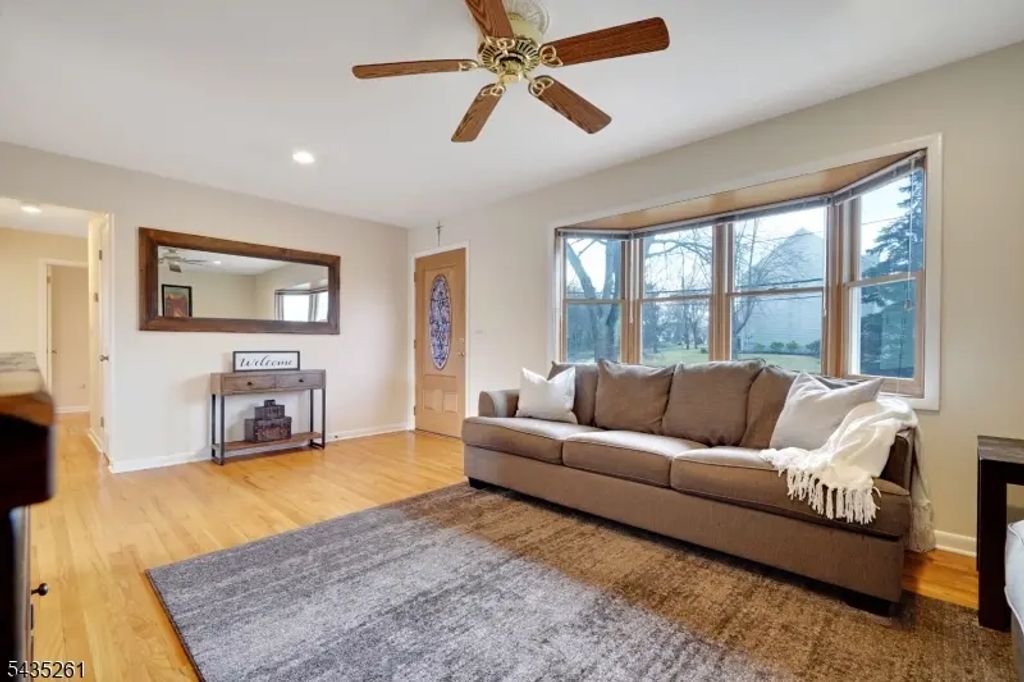 78 Vones Ln, Raritan Boro