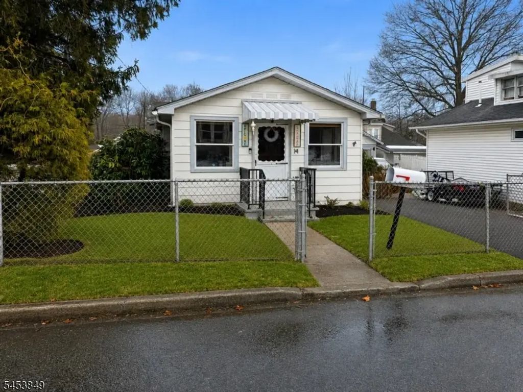 14 High St, Mount Olive Twp.