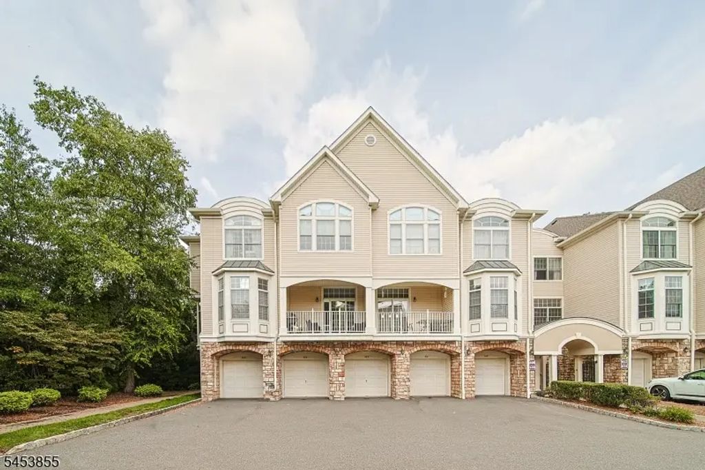 604 Turlington Ct, Livingston Twp.