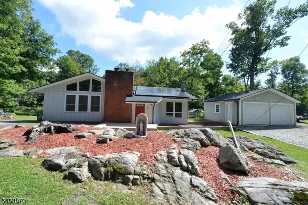 5 Woodlawn Dr, Andover Twp.