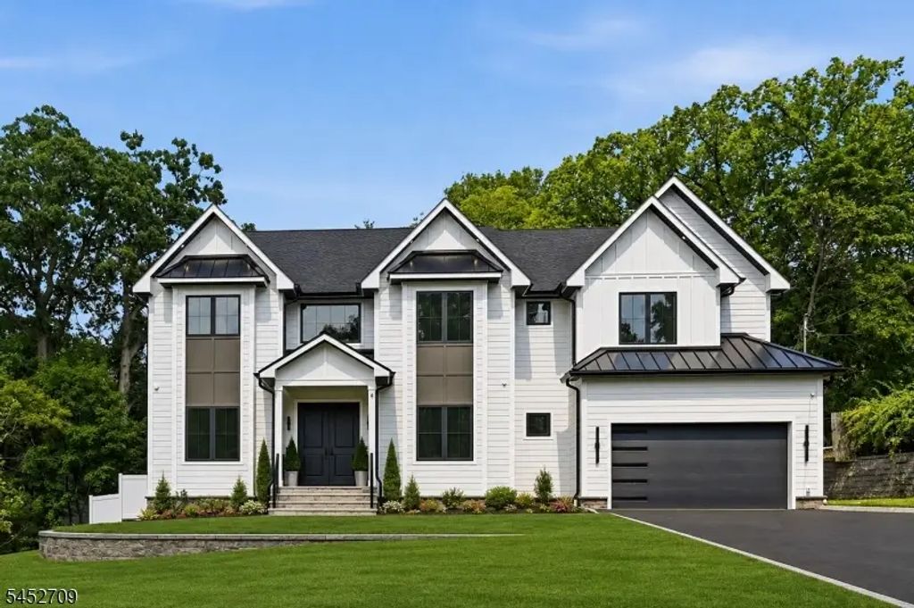 4 Dorrien Rd, Livingston Twp.