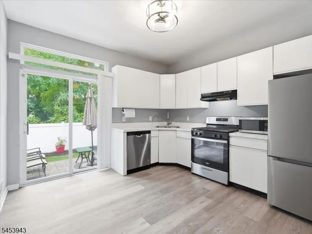 4 Derby St, East Orange City