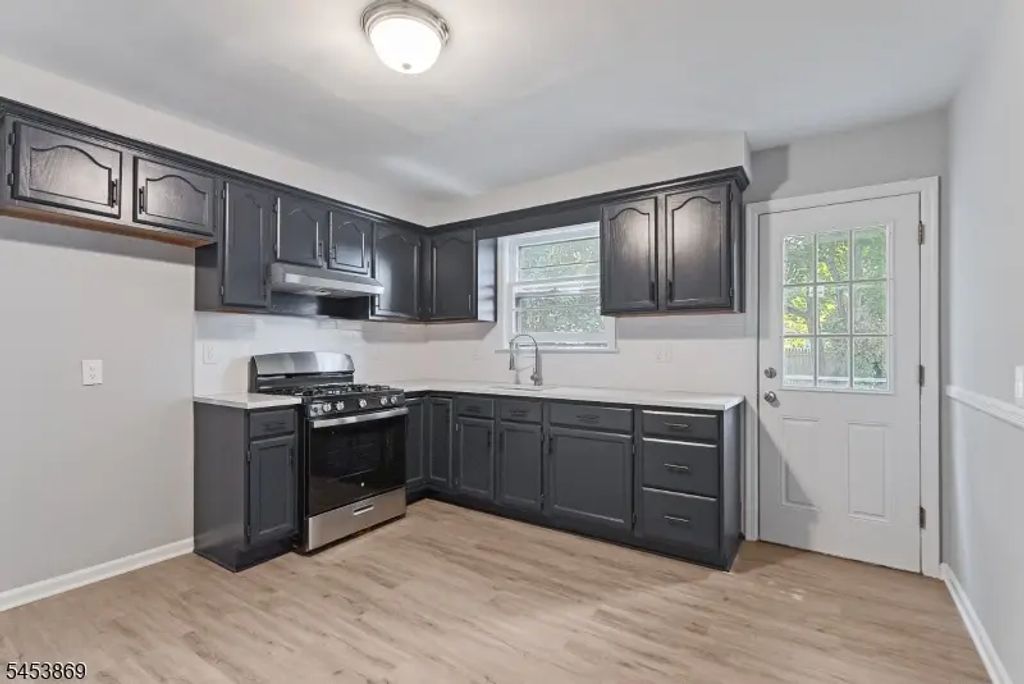 155 Broughton Ave, Bloomfield Twp.