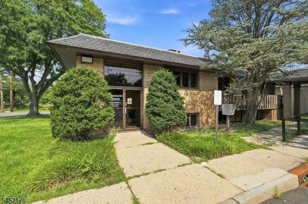 636 Easton Ave, Franklin Twp.