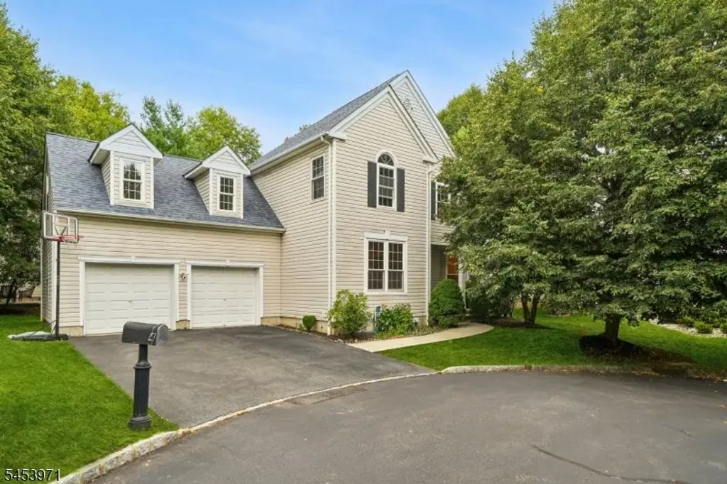 4 Revere Dr, Bernards Twp.