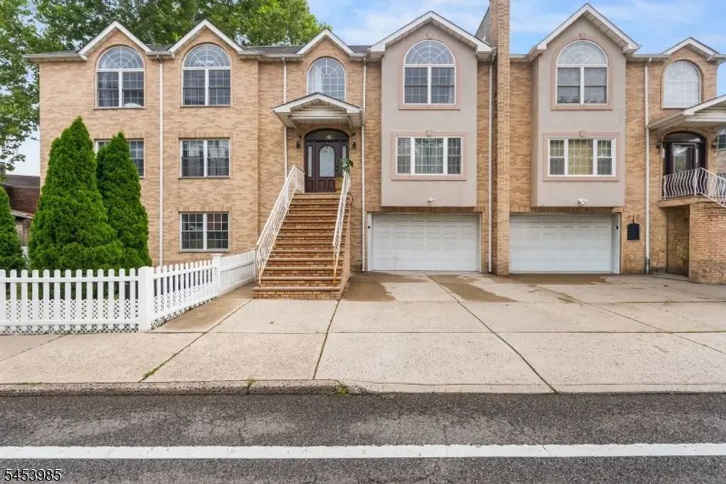 640 Riverside Ave, Lyndhurst Twp.