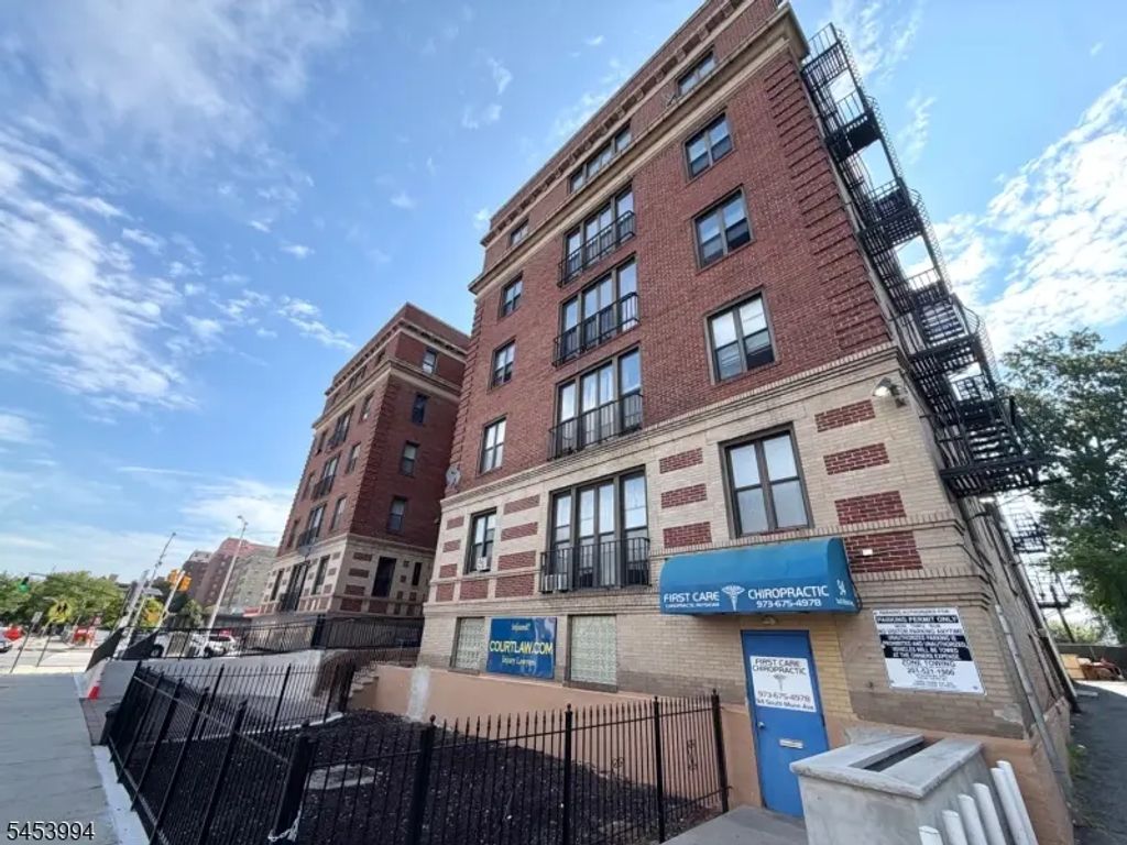 94 S Munn Ave, East Orange City