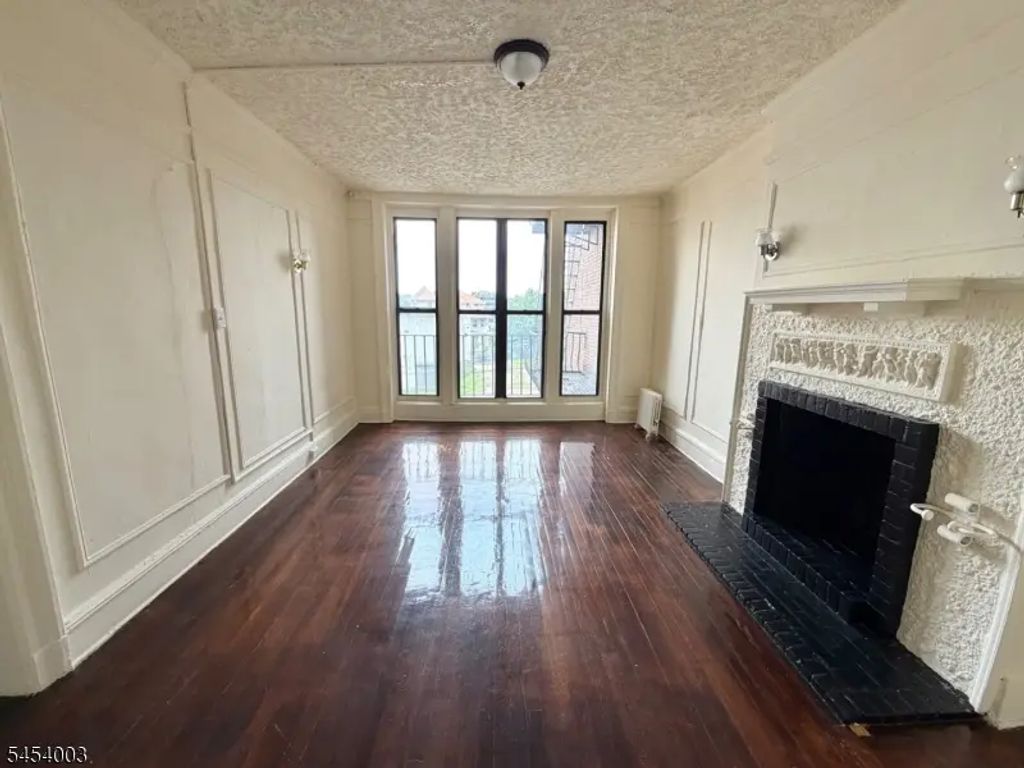 94 S Munn Ave, East Orange City