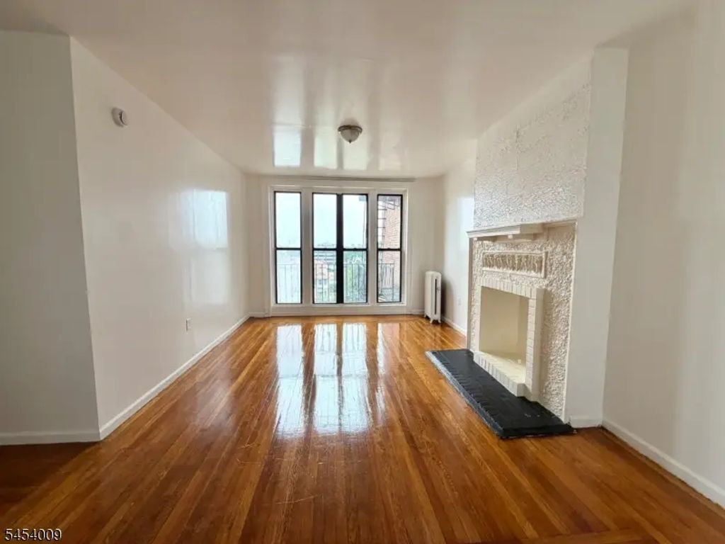 94 S Munn Ave, East Orange City