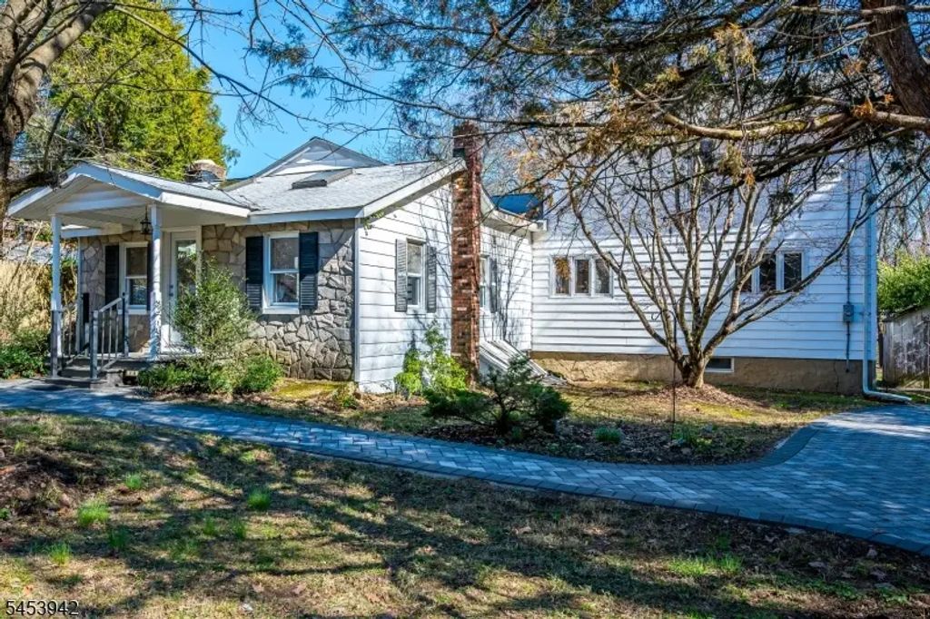 16 Skytop Rd, Lebanon Twp.