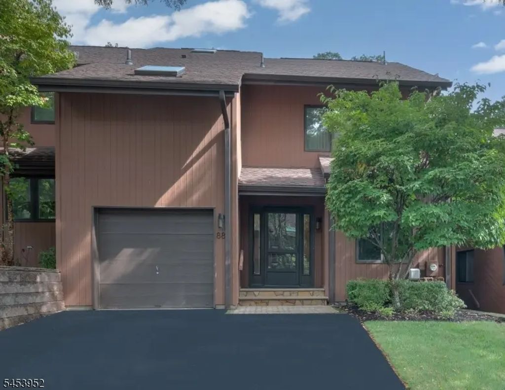 88 Sullivan Dr, West Orange Twp.
